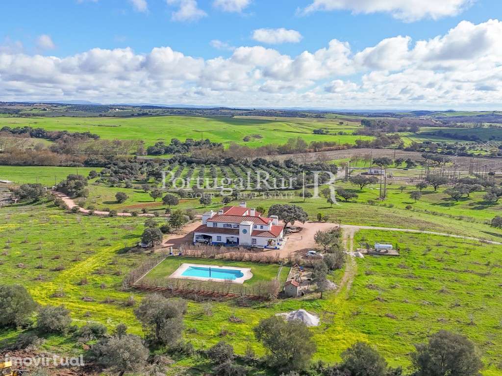 Propriedade com 5,9 hectares, junto à barragem de Lucefécit - Grande imagem: 2/32