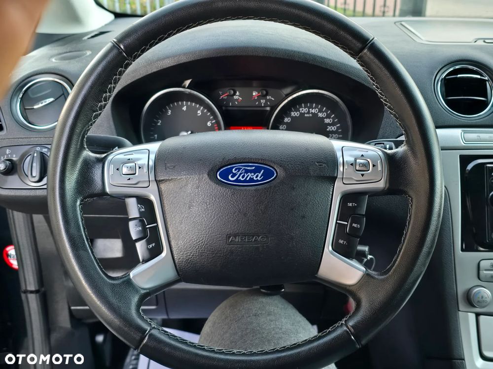 Ford Galaxy 2.0 Ghia - 23