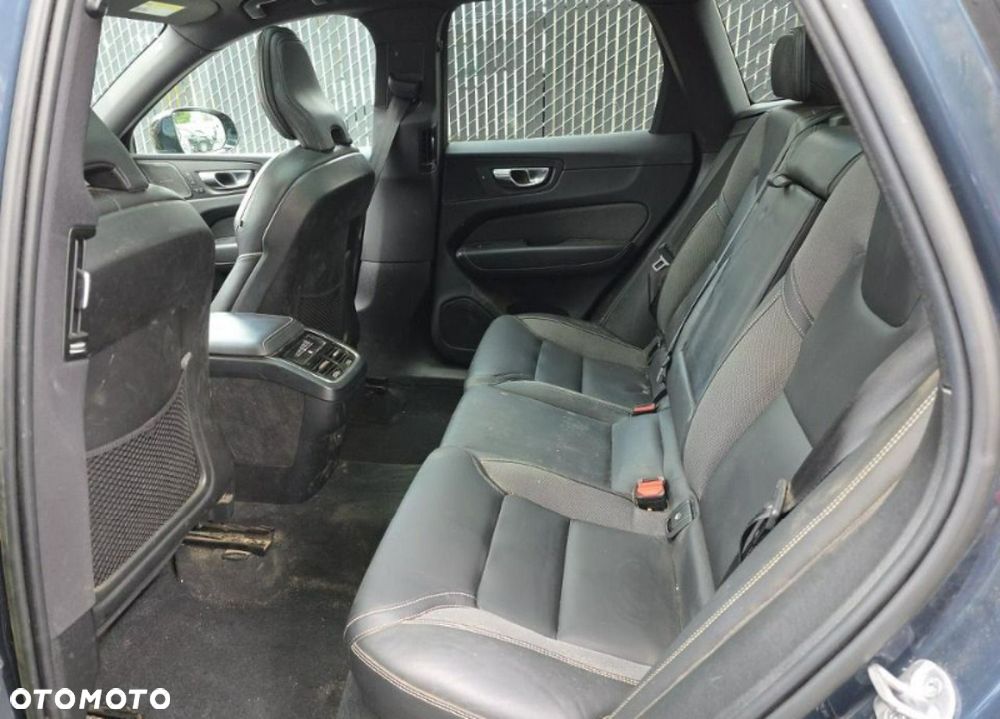 Volvo XC 60 B5 B AWD R-Design - 11