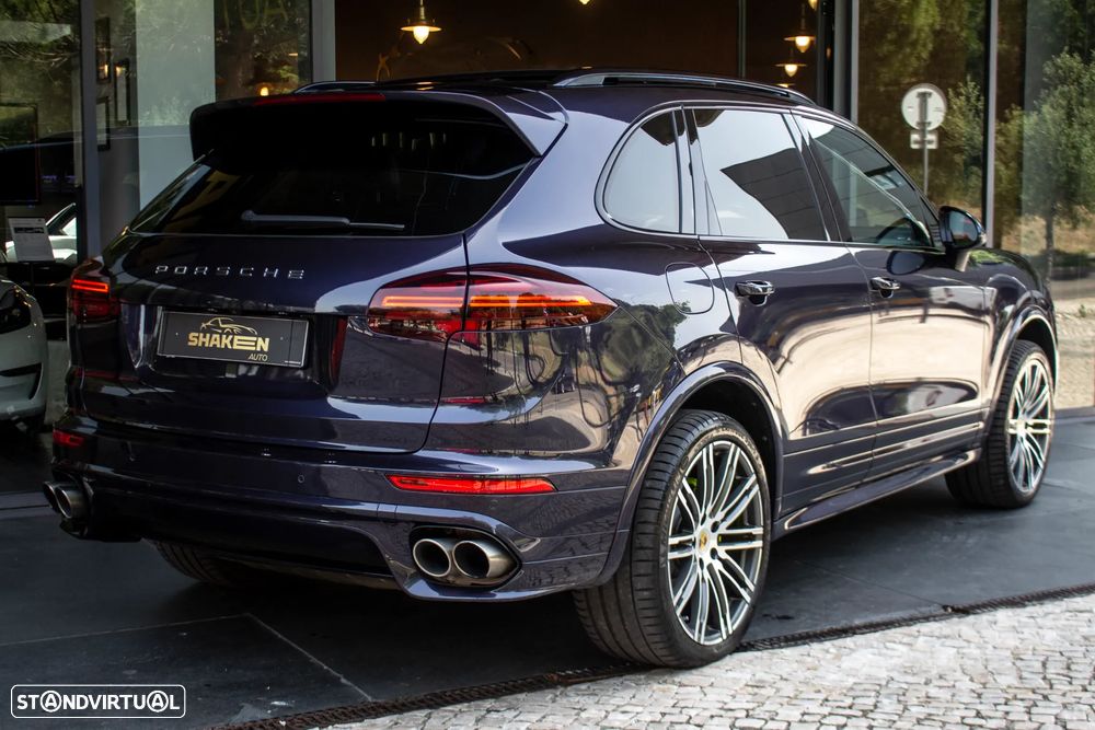 Porsche Cayenne S E-Hybrid - 4
