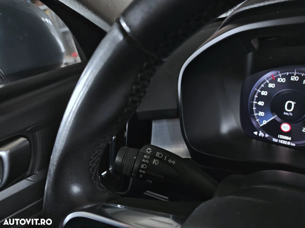 Volvo XC 40 T3 AT8 Momentum Pro - 23