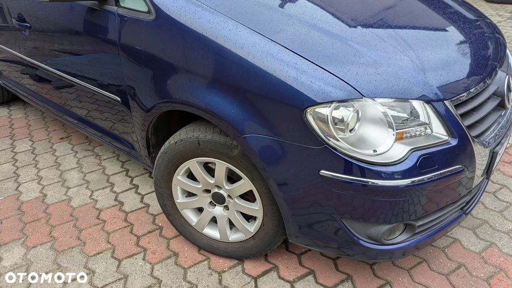 Volkswagen Touran 2.0 TDI DPF Highline - 4