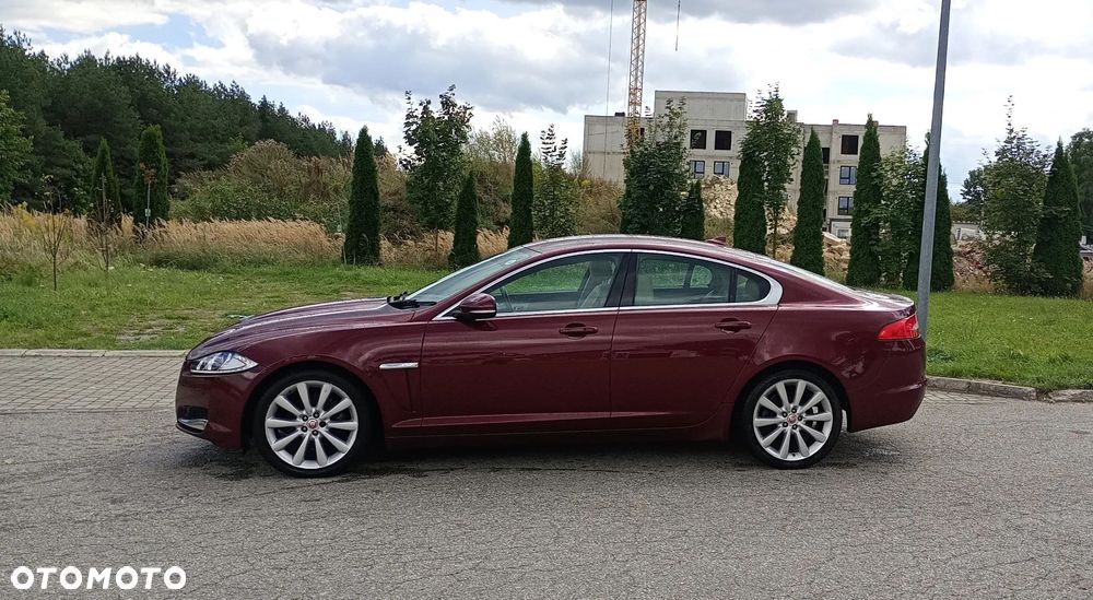Jaguar XF 2.2 D Premium Luxury - 4