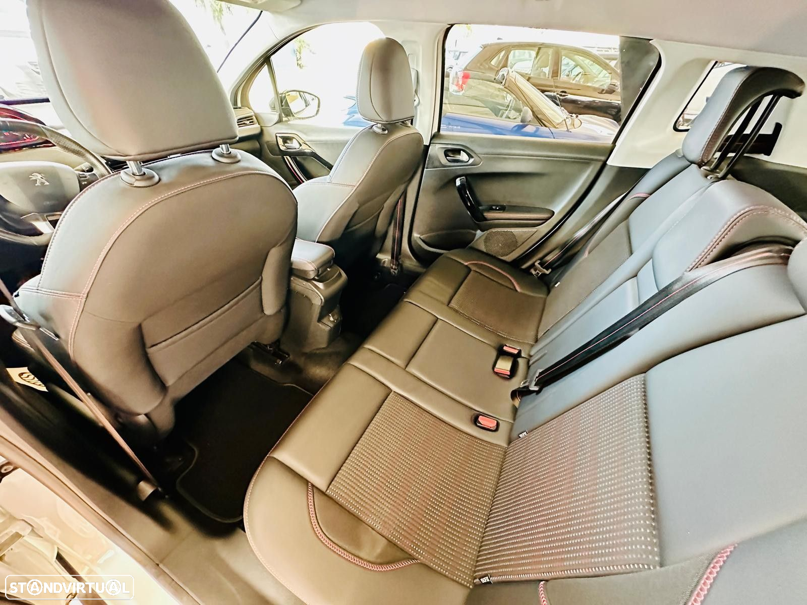 Peugeot 2008 1.2 PureTech GT Line - 26