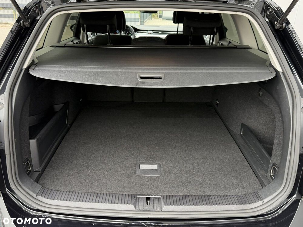 Volkswagen Passat - 25
