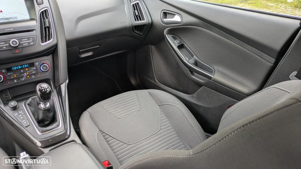 Ford Focus 1.0 EcoBoost S&S Titanium - 17