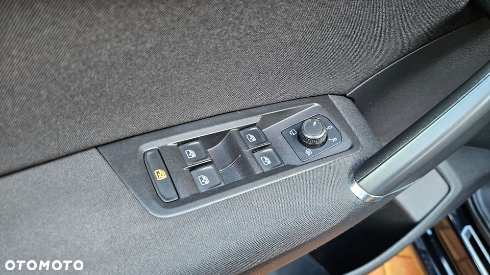 Volkswagen Touran 2.0 TDI SCR DSG IQ.DRIVE - 19