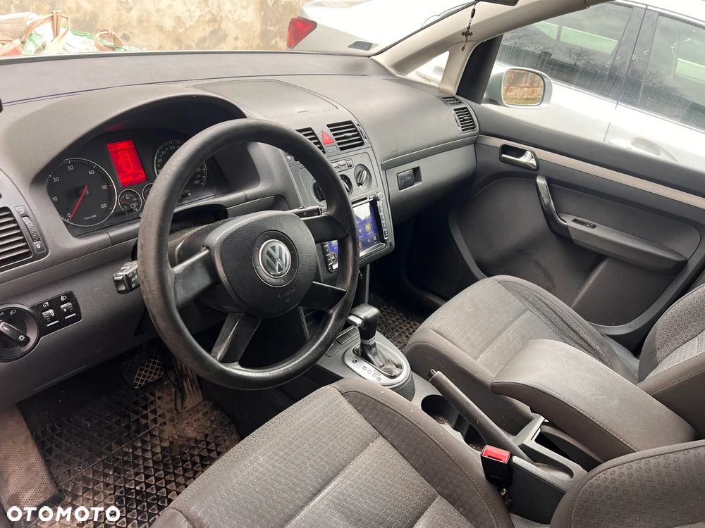 Volkswagen Touran 2.0 TDI Highline DSG - 3