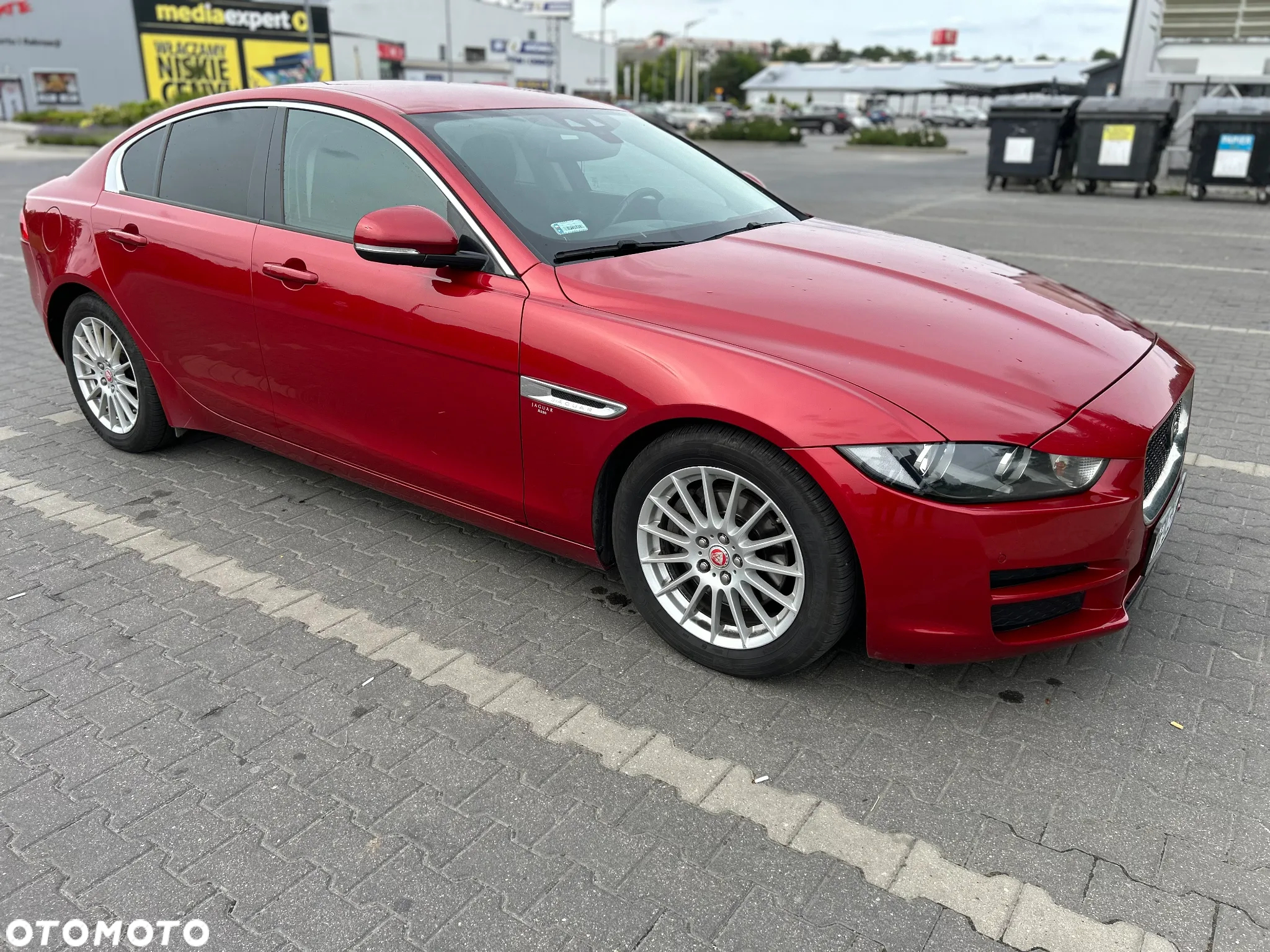 Jaguar XE 2.0 D Prestige - 6