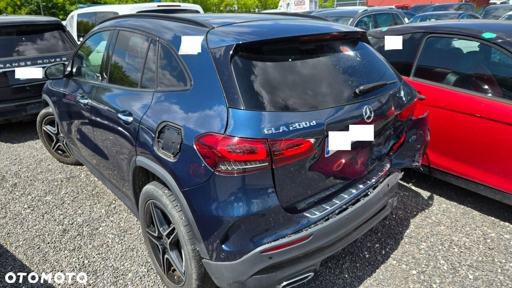Mercedes-Benz GLA - 8