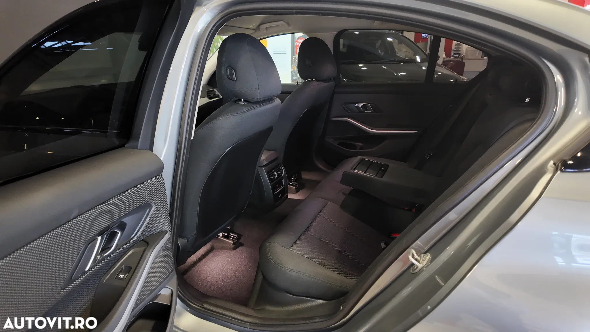 BMW Seria 3 318i Aut. Sport Line - 29