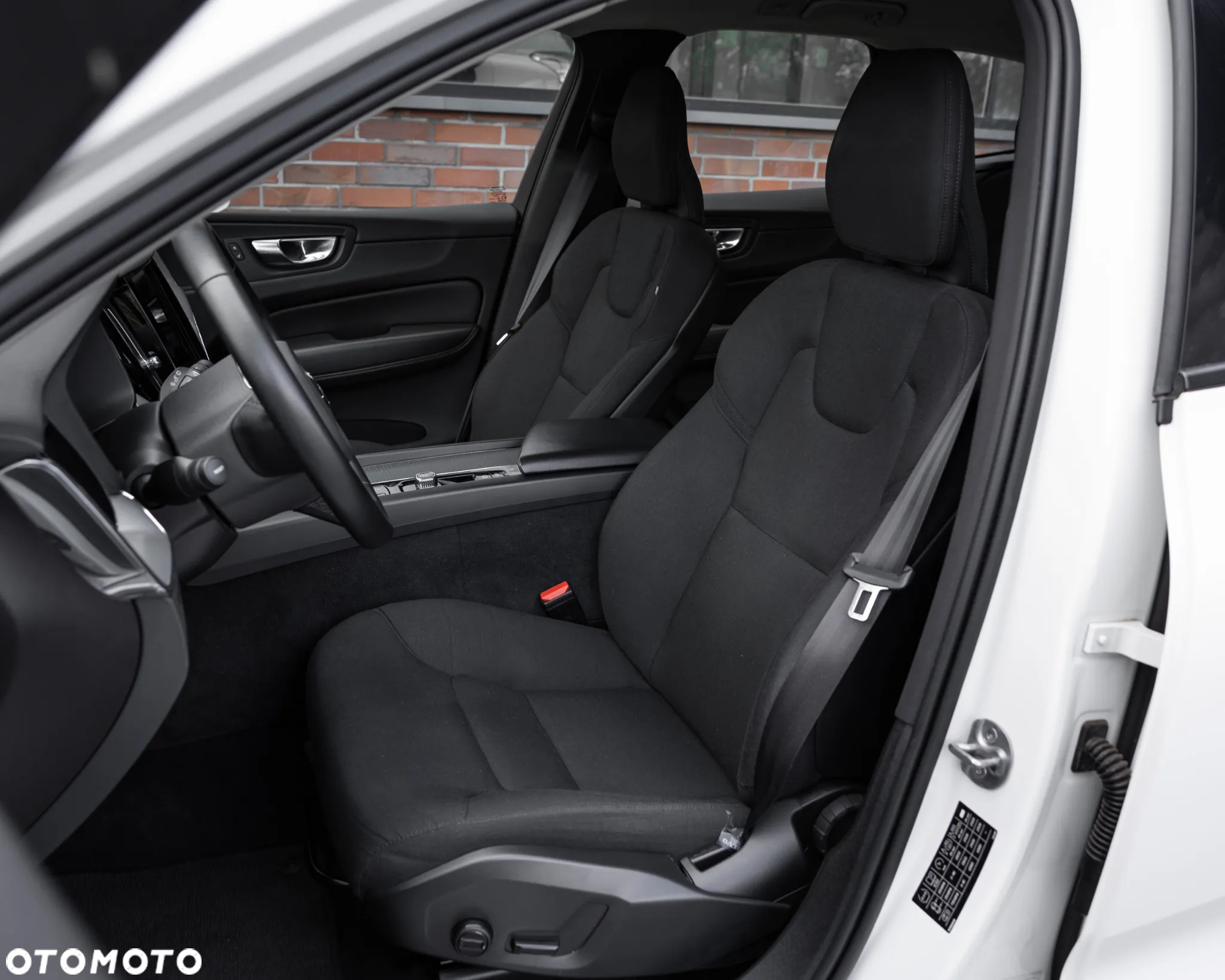 Volvo XC 60 D4 Momentum Pro - 37