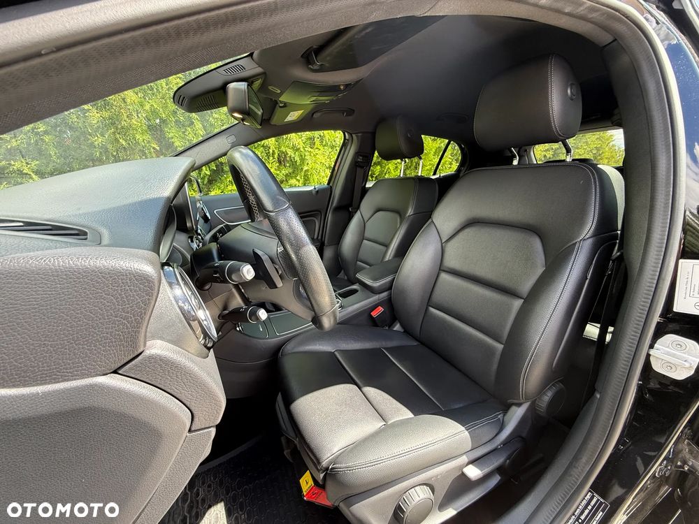 Mercedes-Benz GLA 200 7G-DCT Urban - 11