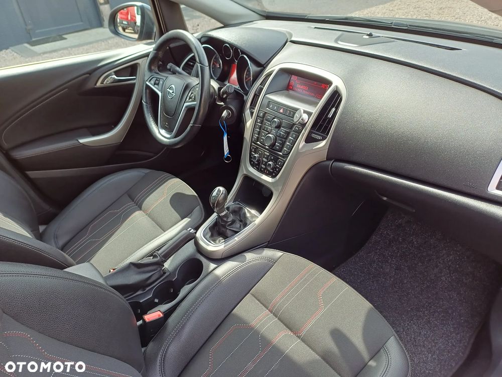 Opel Astra 1.4 Turbo 150 Jahre - 8