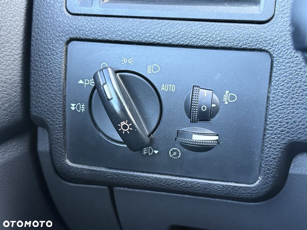 Ford Kuga 2.0 TDCi 2x4 Titanium - 29
