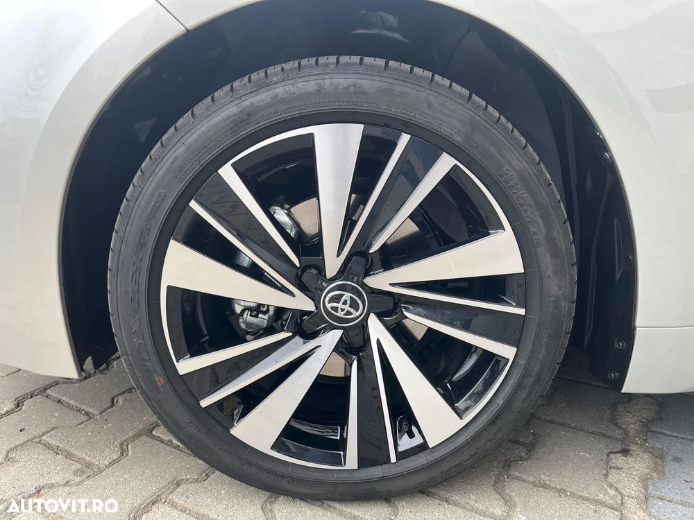 Toyota Corolla TS 1.8 HSD Dynamic - 10