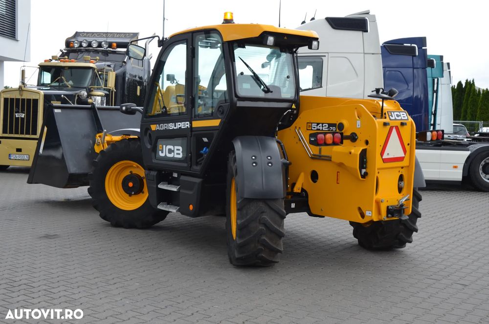 JCB - 9