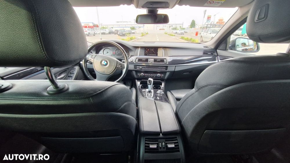 BMW Seria 5 525d xDrive - 13