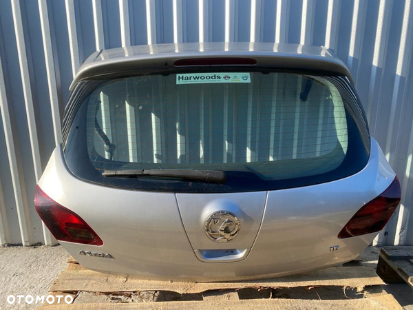 Opel Astra J hatchback tylna klapa Z176