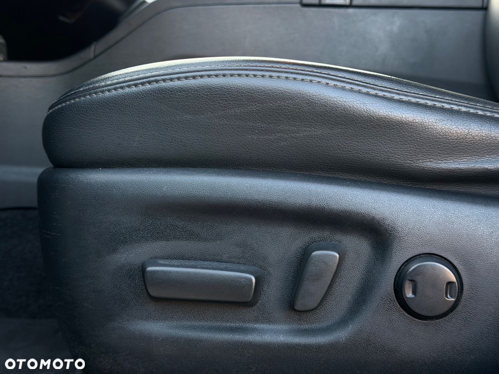 Toyota Prius+ (Hybrid) Executive - 16