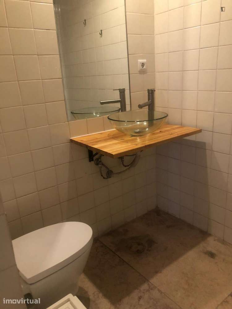 Quarto - localizado em Intendente Lisbon - Grande imagem: 3/14