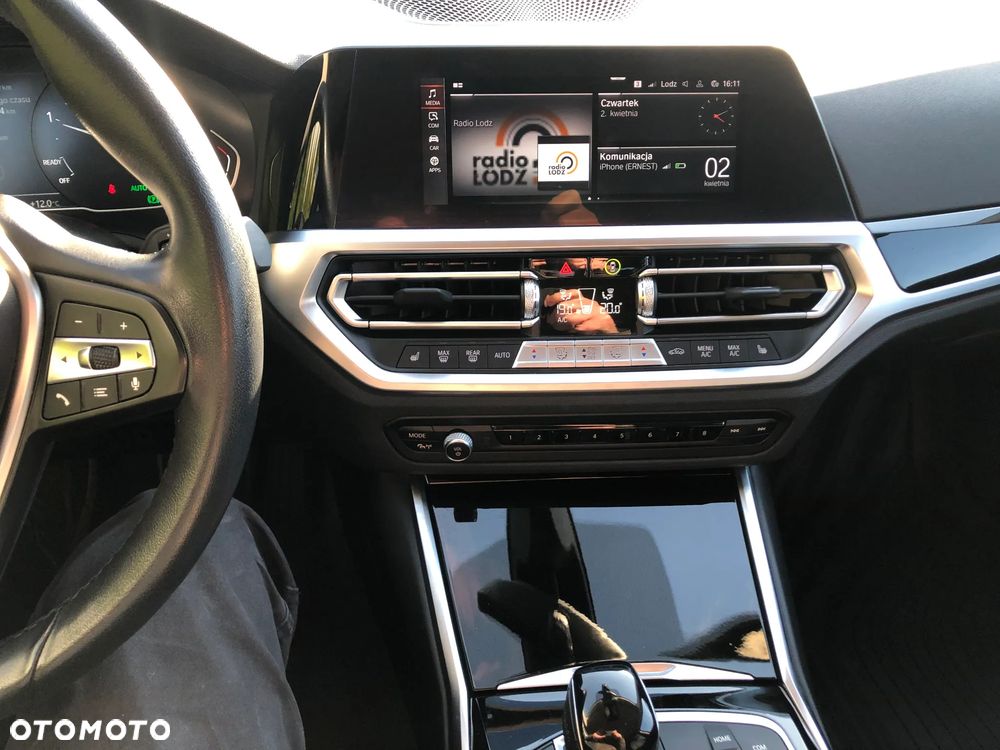 BMW Seria 3 318d mHEV - 11