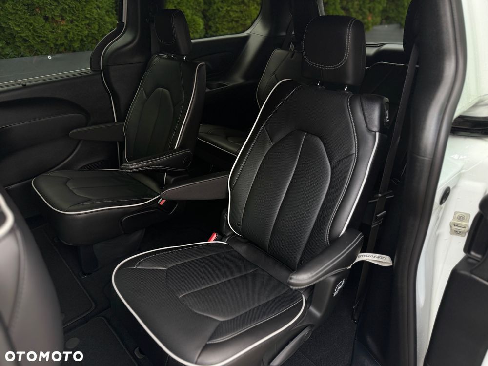 Chrysler Pacifica - 25