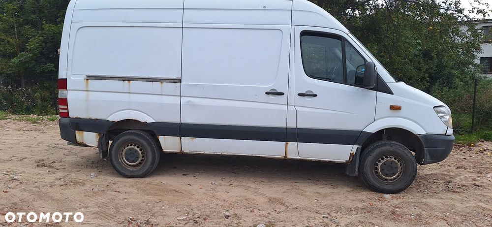 Mercedes-Benz Sprinter - 12