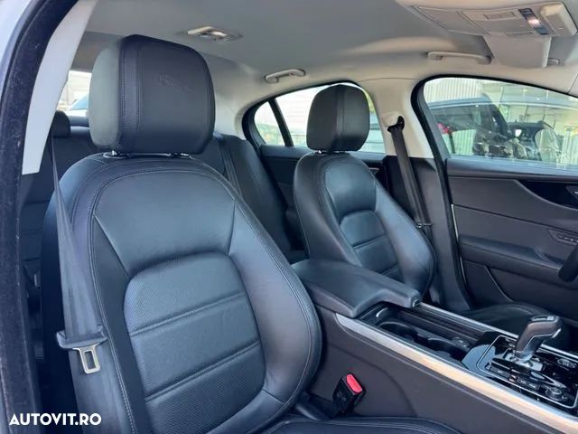 Jaguar XE - 16