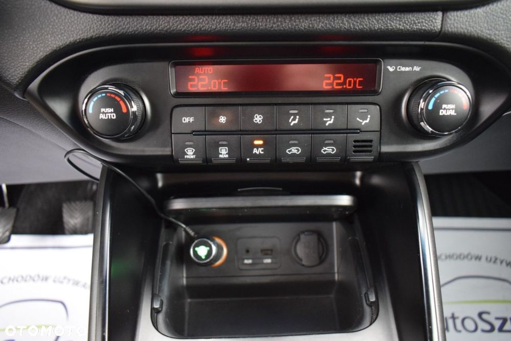 Kia Carens - 31