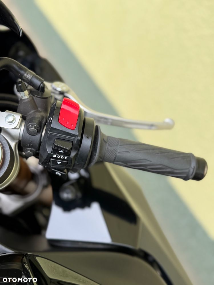 Suzuki GSX-R - 38