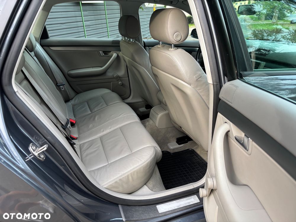 Audi A4 Limousine - 23