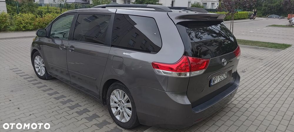 Toyota Sienna 3.5 V6 - 3