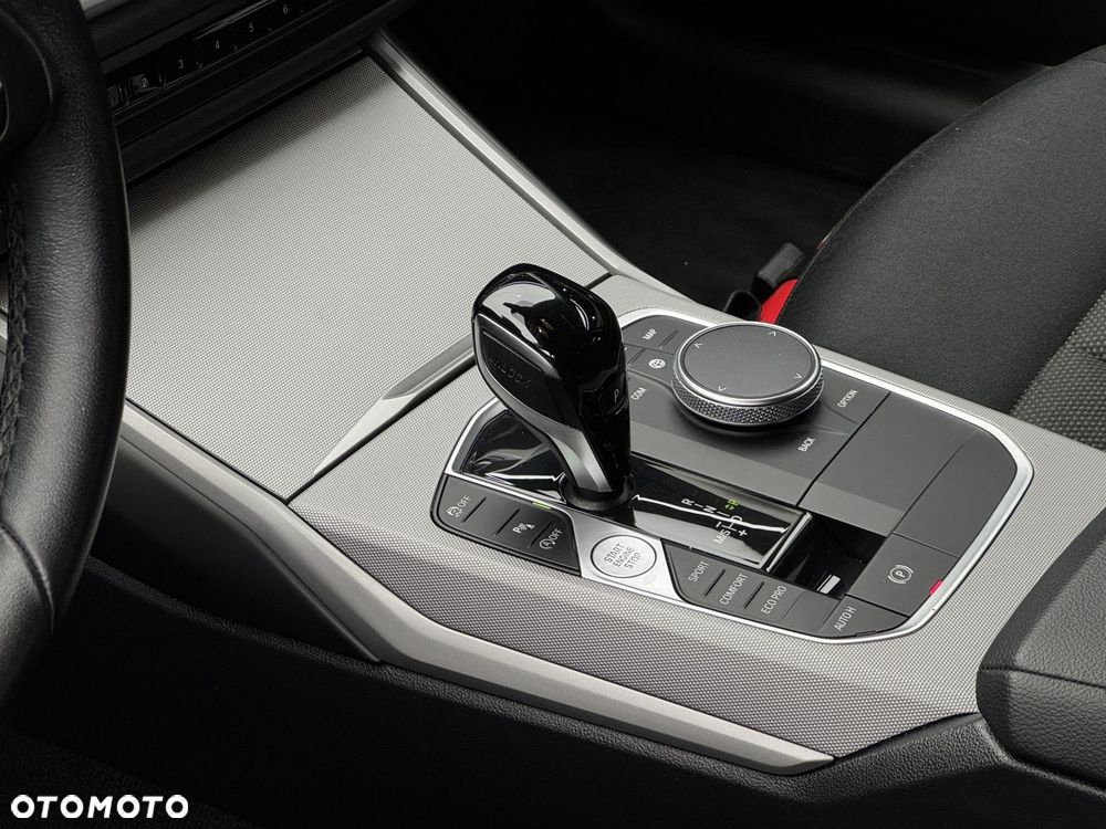 BMW Seria 3 318i - 11