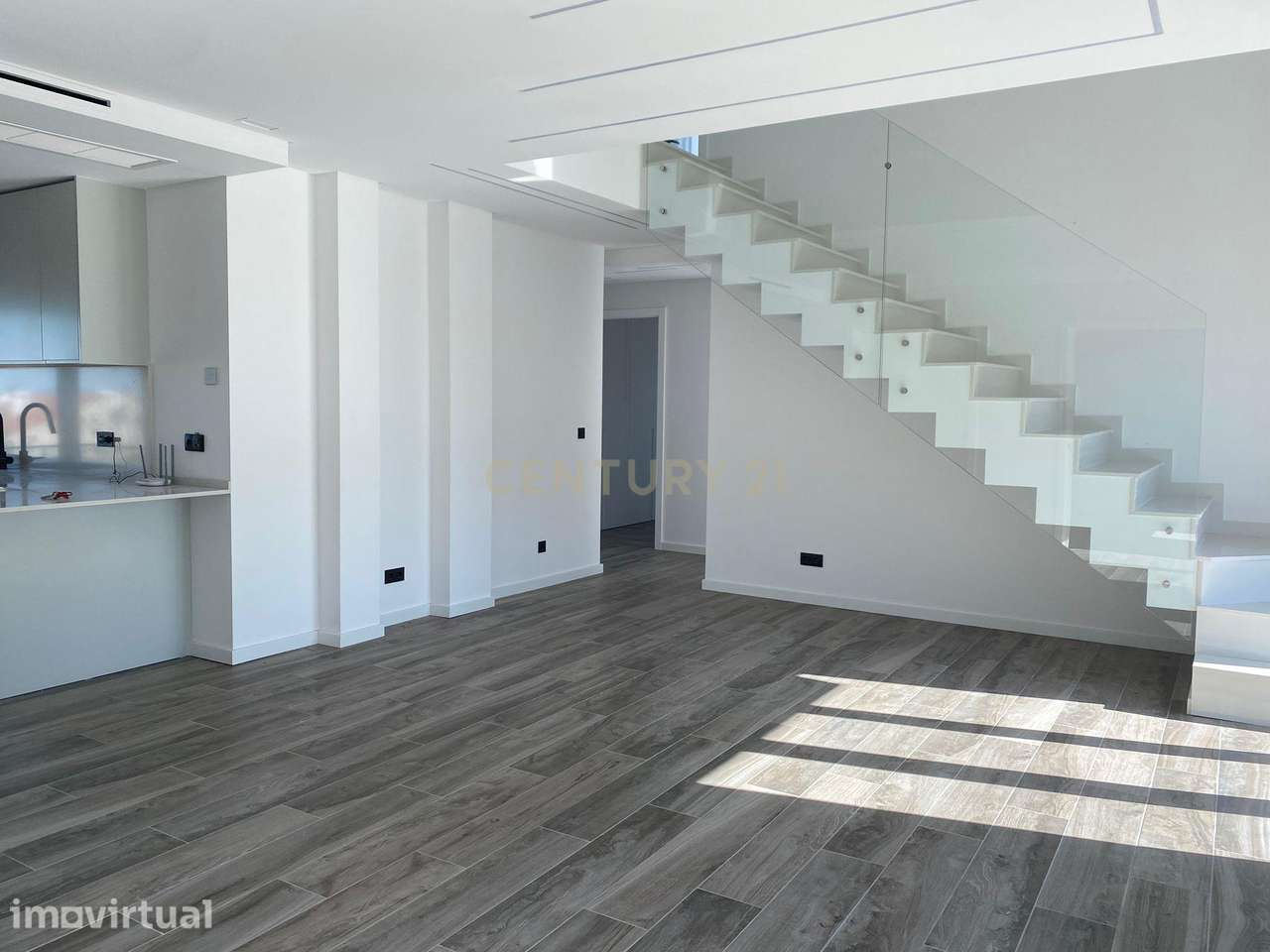 T5 Duplex | 2º Piso | Prédio novo | 1 Fração por piso - Grande imagem: 4/23