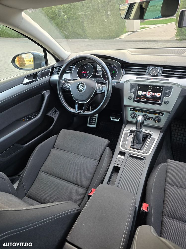 Volkswagen Passat 2.0 TDI DSG Comfortline - 38