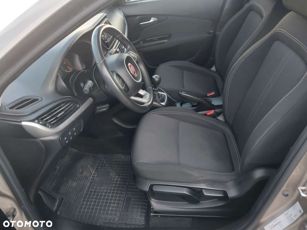 Fiat Tipo - 12