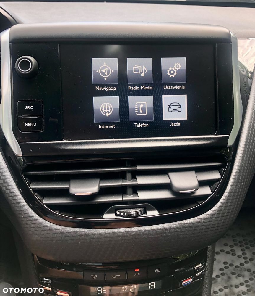 Peugeot 2008 1.2 Pure Tech Style S&S - 17