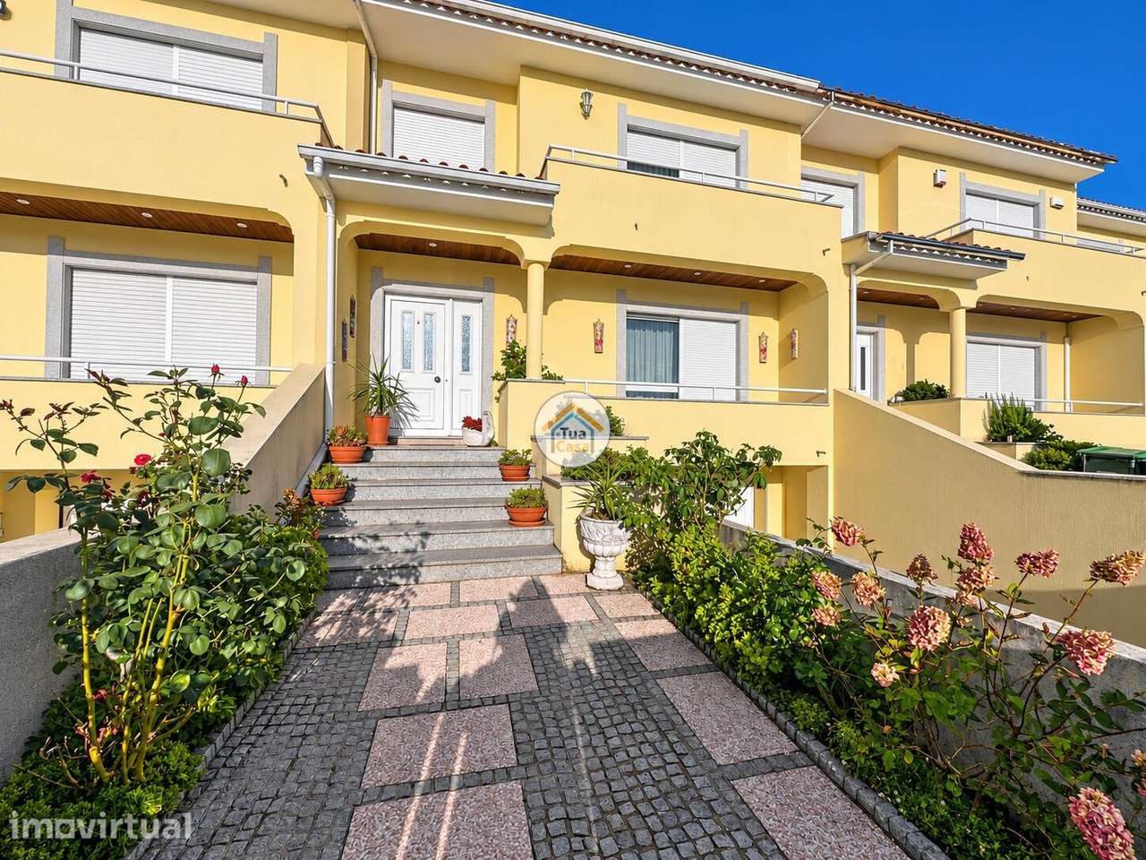 Moradia T3+1 com Jardim, Garagem e Terraço em Fiães - Grande imagem: 2/7