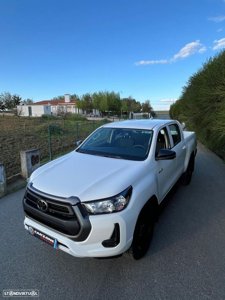 Toyota Hilux 2.4 D-4D 4WD CD CH Aut. - 3