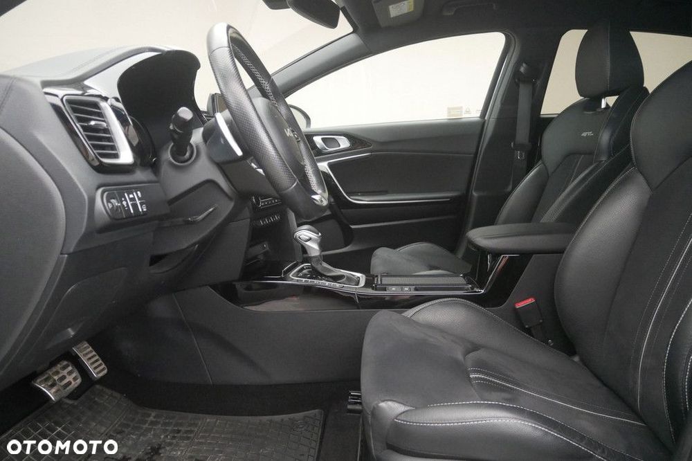 Kia ProCeed - 12