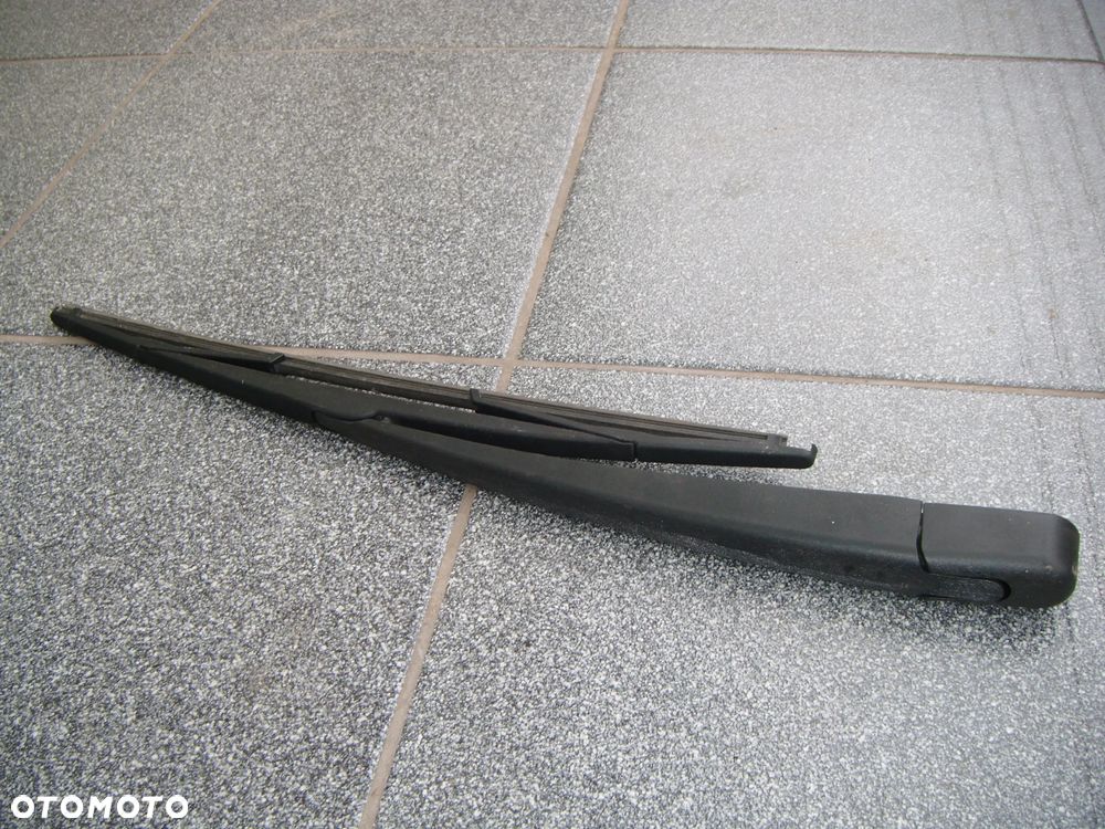 peugeot 207 09r ramię wycieraczki tył - 1