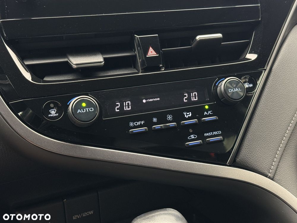Toyota Camry 2.5 Hybrid Executive CVT - 28