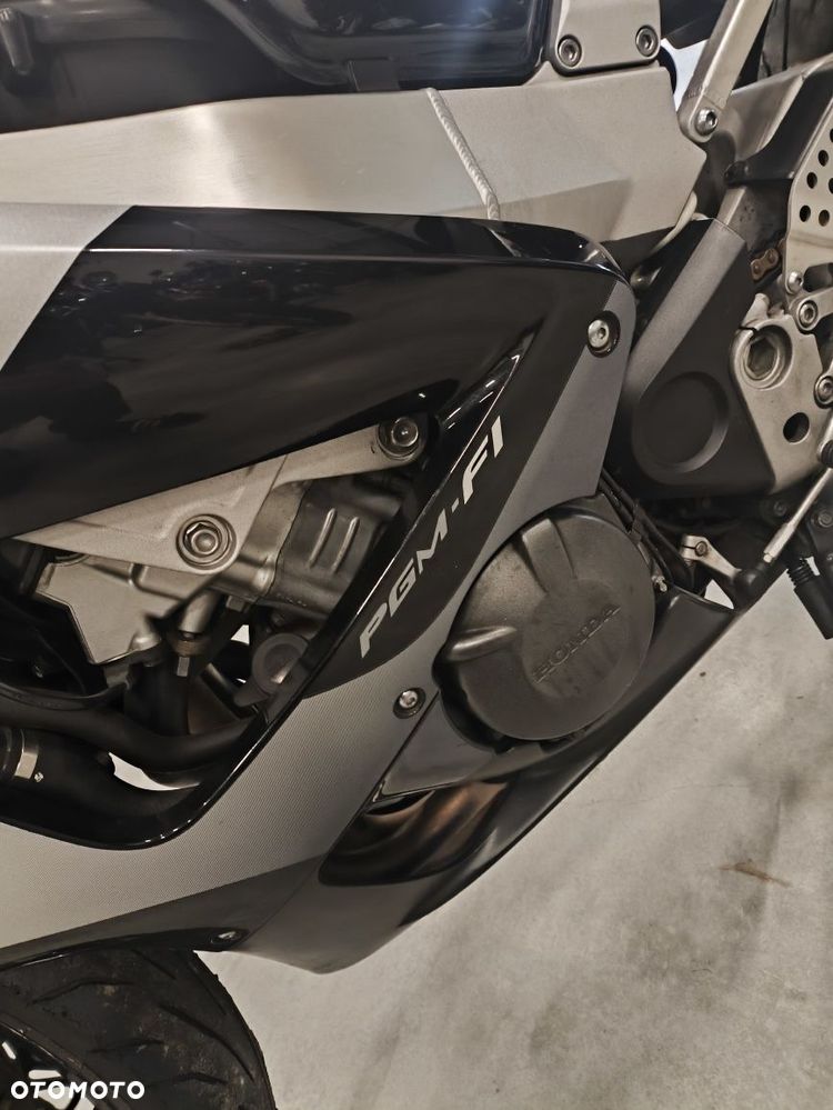 Honda CBR 929 bok owiewka prawa - 8