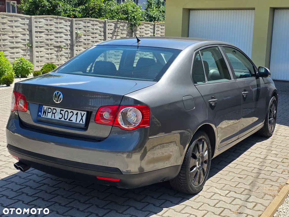 Volkswagen Jetta 2.5 - 3