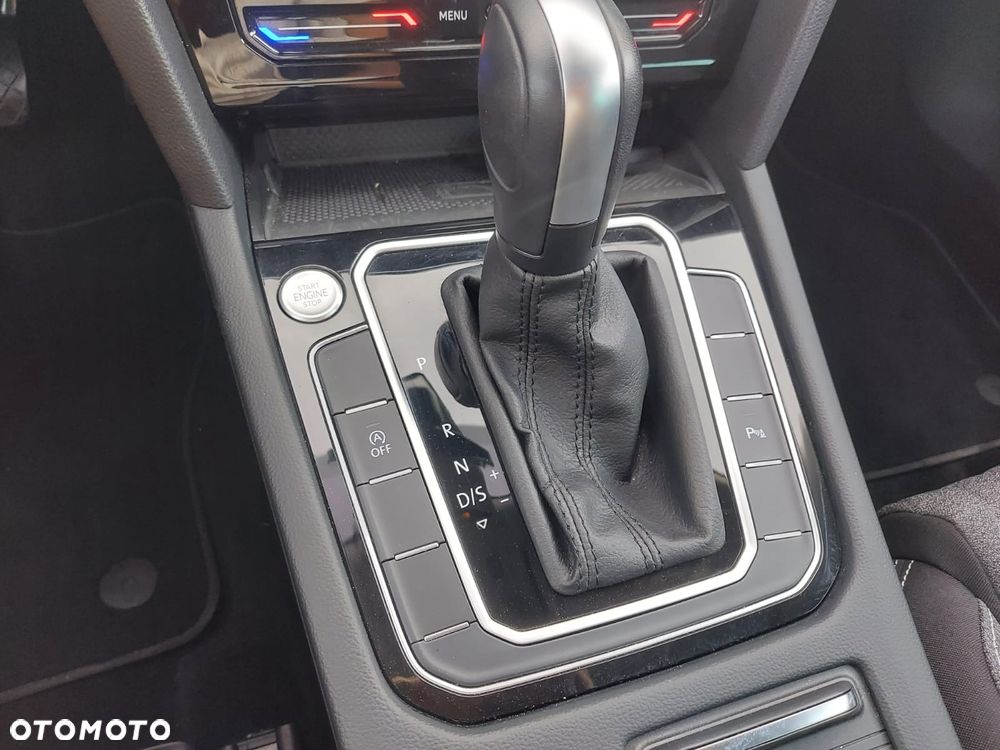 Volkswagen Passat 2.0 TDI SCR DSG Elegance - 19