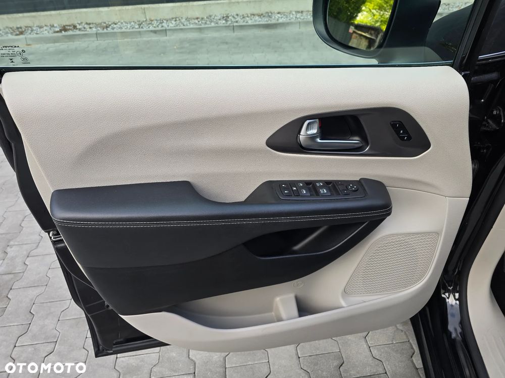 Chrysler Pacifica - 26