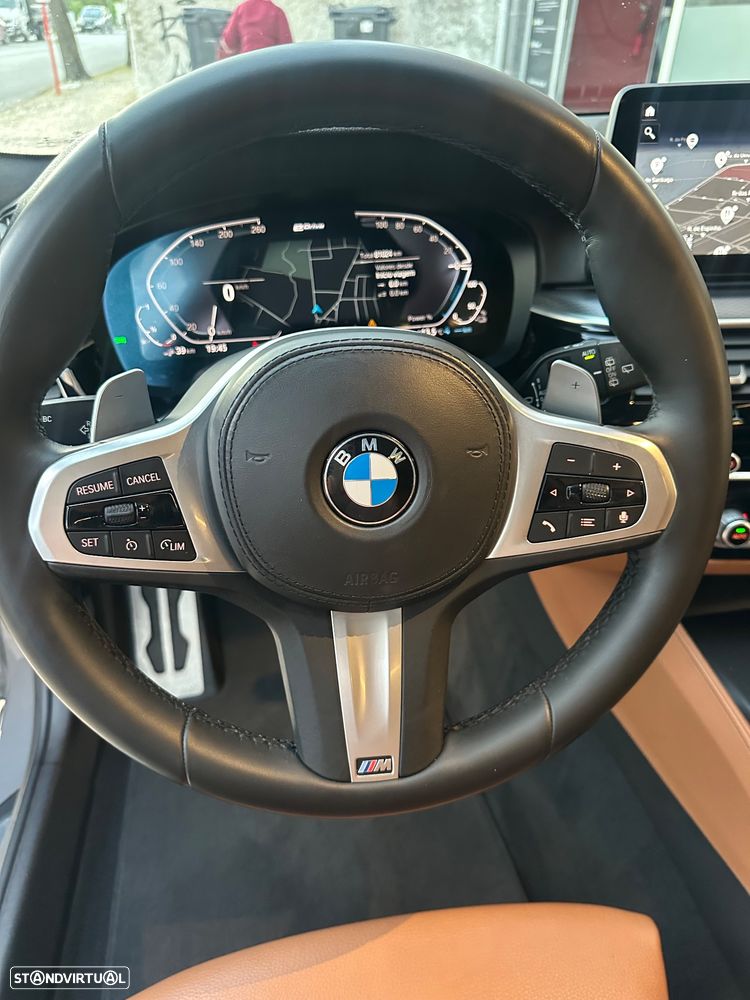BMW 530 e Pack Desportivo M - 13