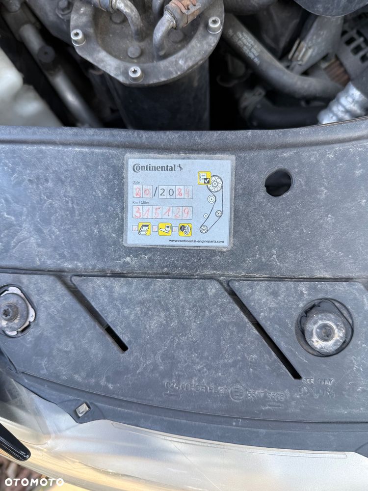 Volkswagen Passat 2.0 TDI DPF Highline - 9