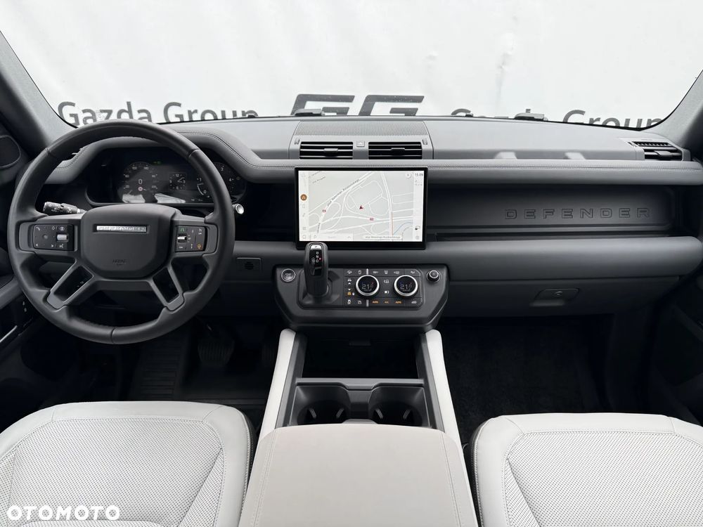 Land Rover Defender 90 D250 X-Dynamic SE - 9